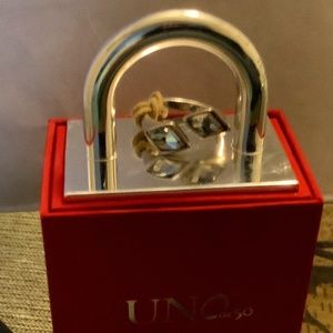 BRAND NEW beautiful UNO silver ring!!!